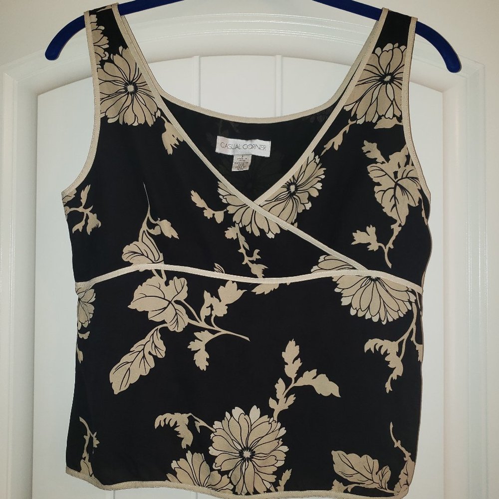 💋Black/Beige Floral Top**2 for  $15 Bundled**